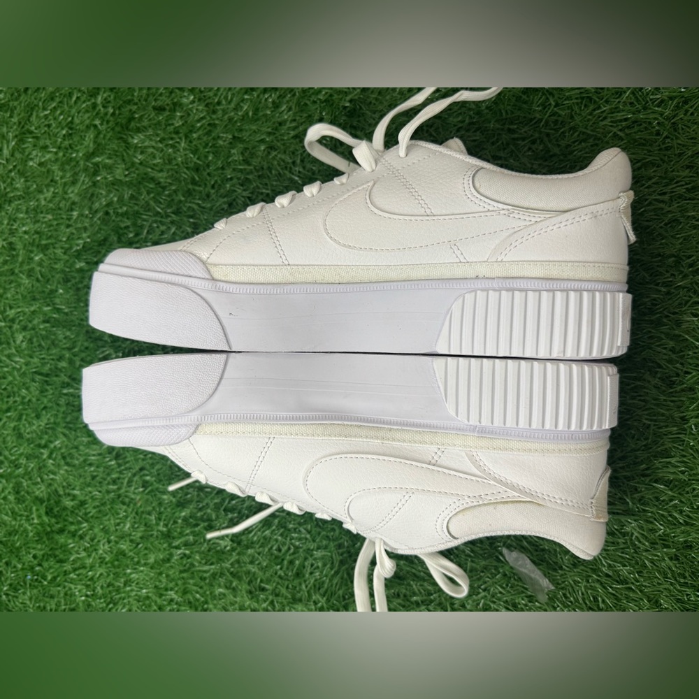Nike Court Legacy Lift
Triple‎ White (Women's) Size 9.5